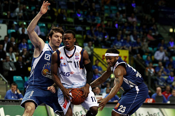 队中竟无一 队中竟无一