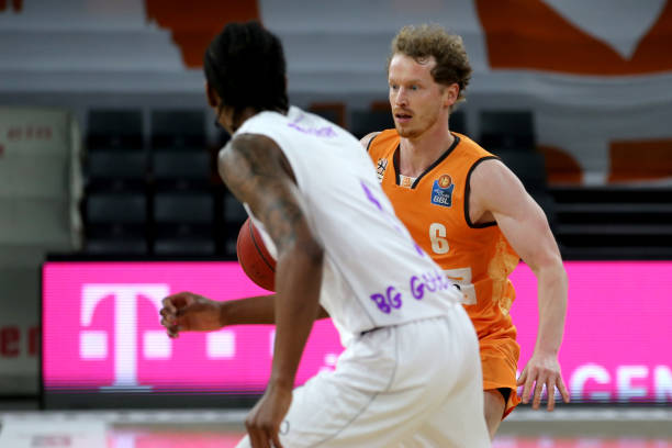 也显示了他 也显示了他